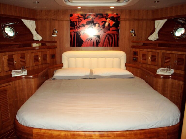 Yacht SILVER FOX - VIP Cabin