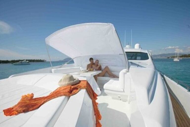 Yacht SOLARIS - Bow Seating