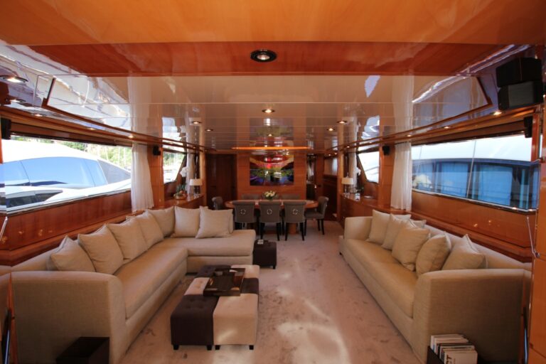 Yacht SOLONA -  Main Salon 2