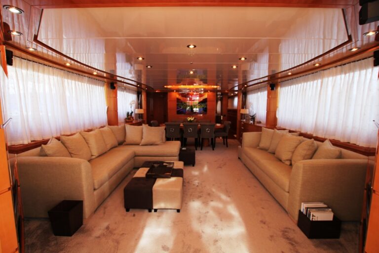 Yacht SOLONA -  Main Salon