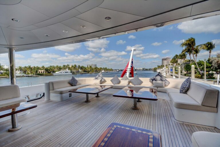 Yacht SOVEREIGN 55 - Aft deck seating