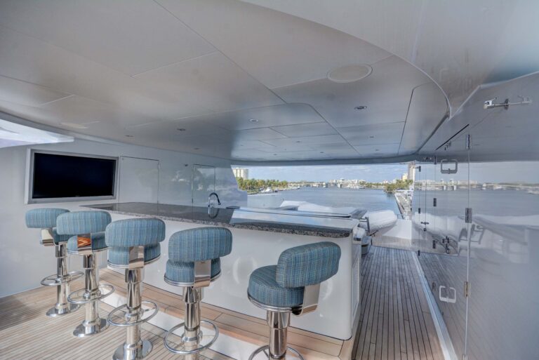 Yacht SOVEREIGN 55 - Bar on sundeck