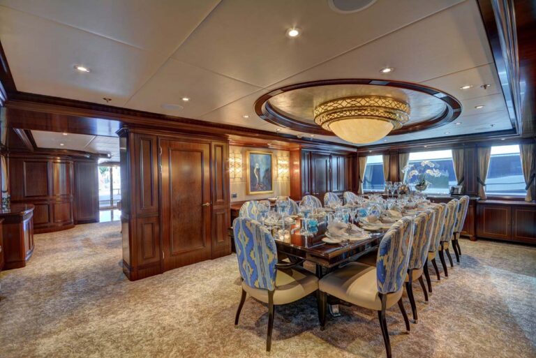 Yacht SOVEREIGN 55 - Main deck dining