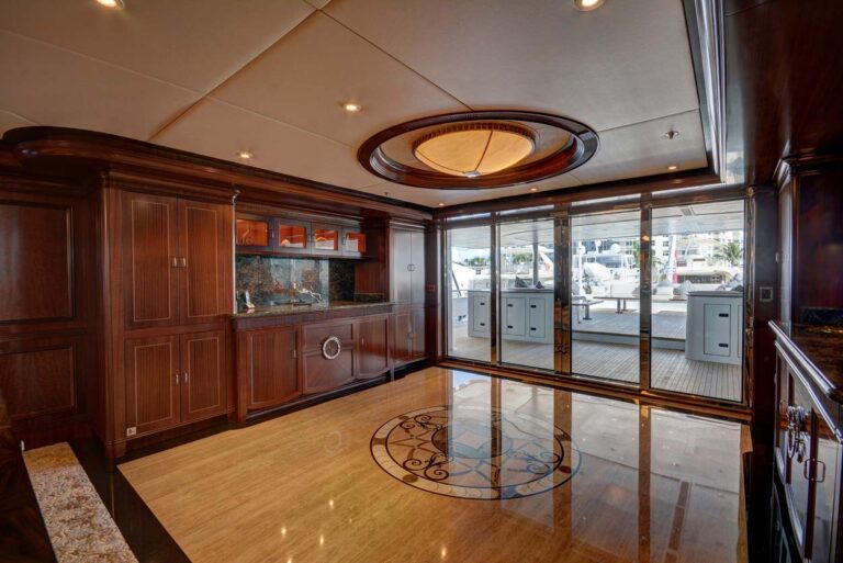 Yacht SOVEREIGN 55 - Main deck foyer