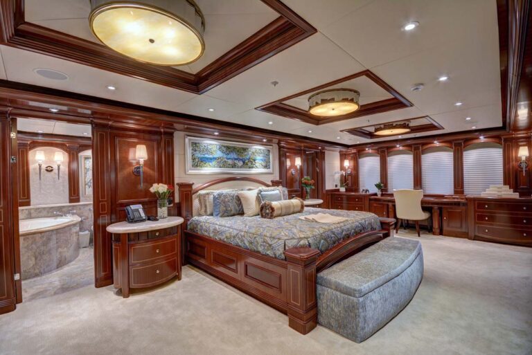 Yacht SOVEREIGN 55 - Master stateroom main deck