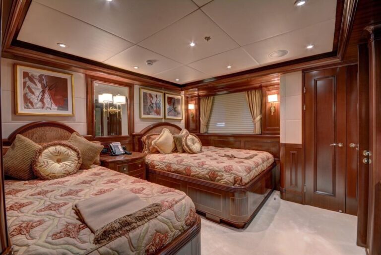 Yacht SOVEREIGN 55 - Twin guest cabin