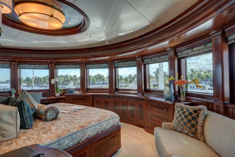 Yacht SOVEREIGN 55 - Upper deck VIP cabin