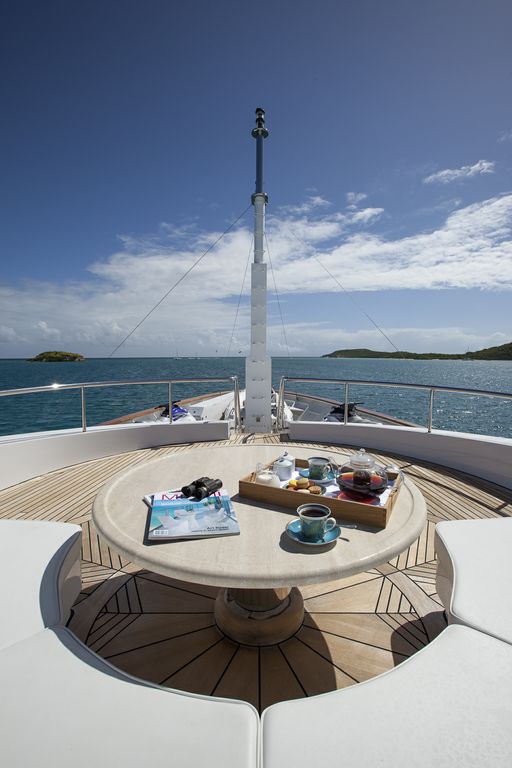 Yacht STARFIRE - Foredeck Seating
