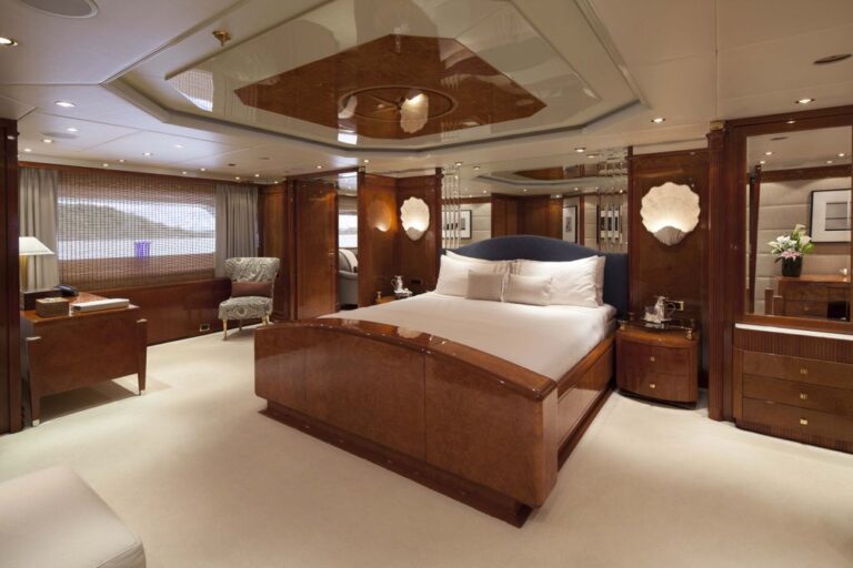 Yacht STARFIRE - Master Cabin