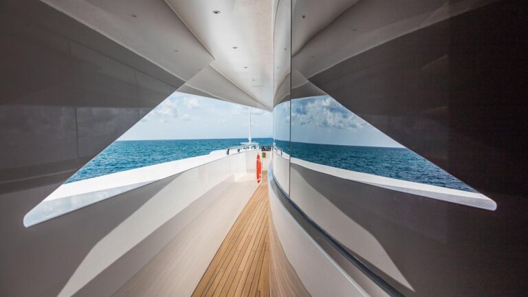 Yacht SUERTE - Exterior Detail