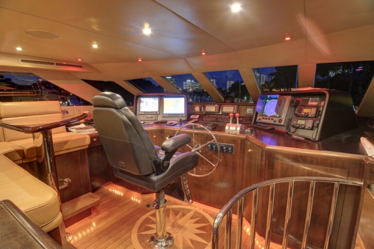 Yacht SUNDAY MONEY - 011