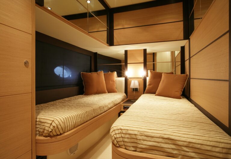Yacht SUSY - 010