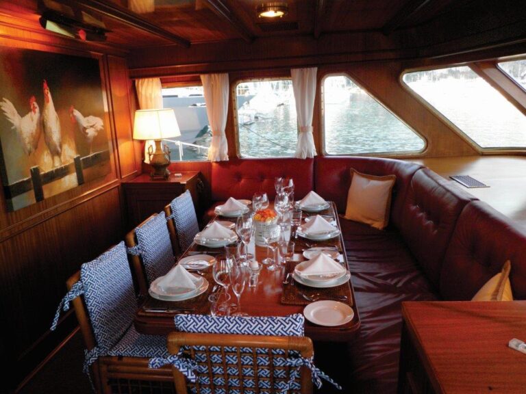 Yacht Sprezzatura -  Dining