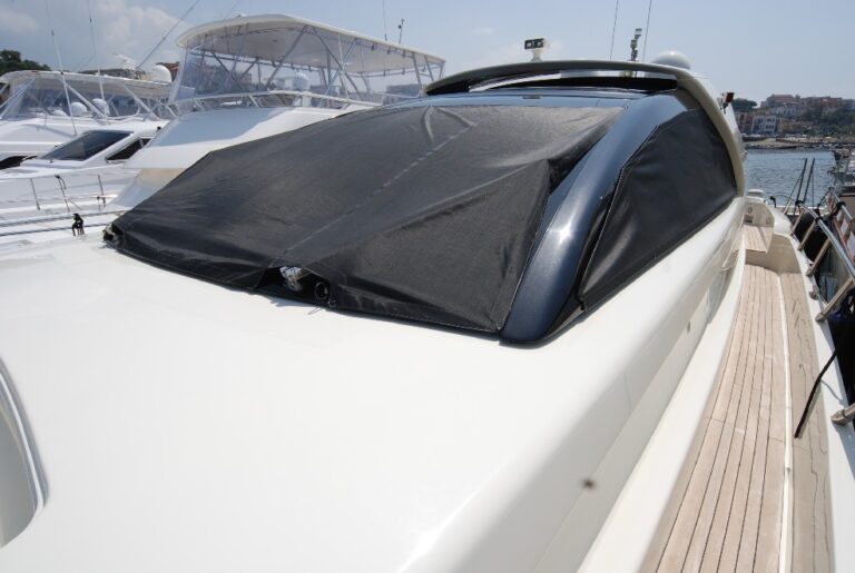 Yacht TEONE - Bow