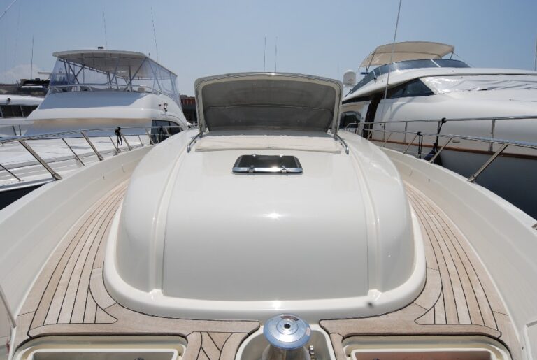 Yacht TEONE - Foredeck