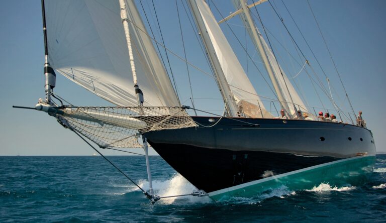 Yacht THIS IS US - Bow When Sailing