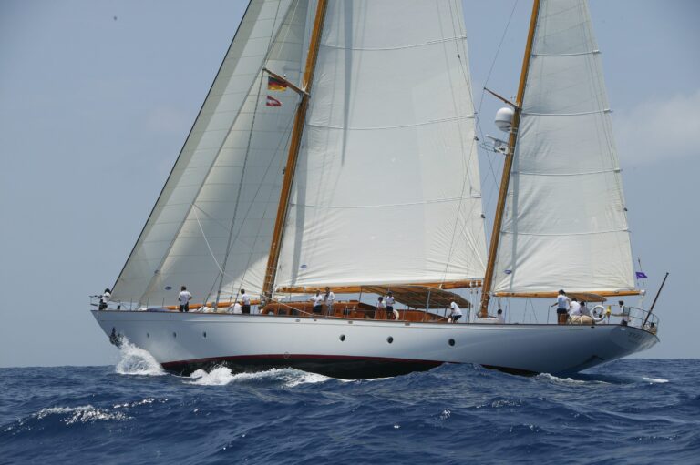 Yacht TIZIANA By Abeking & Rasmussen & Sparkman & Stephens - Sailing