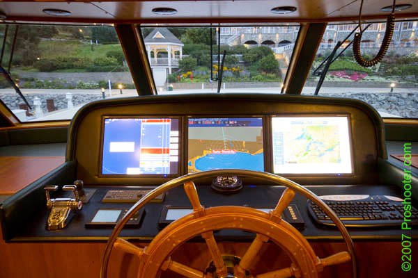 Yacht TRILOGY -  Helm