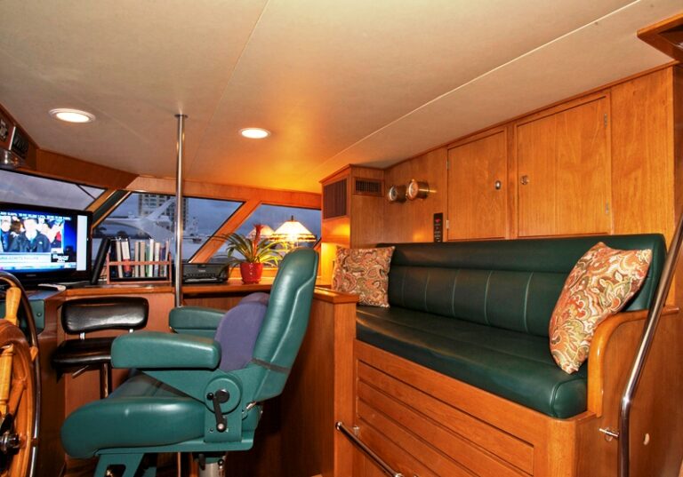 Yacht TRILOGY -  Wheelhouse