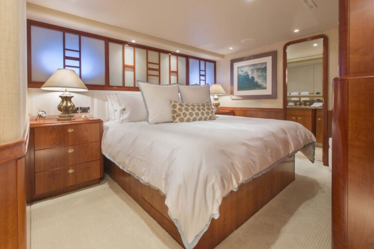 Yacht TRISARA -  King Cabin