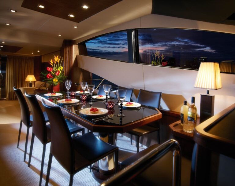 Yacht TRUCE -  Formal Dining