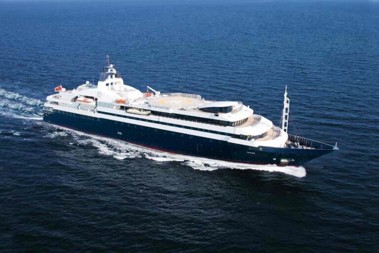 Yacht TURAMA - Helicopter Profile