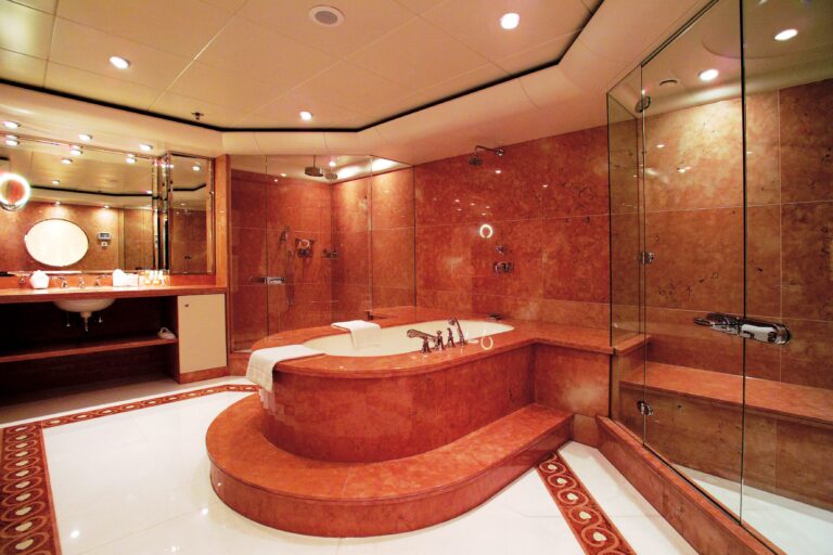 Yacht TURAMA - Master Bathroom - Hers