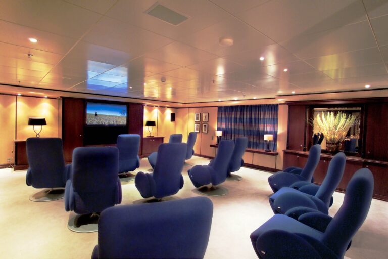 Yacht TURAMA - The Private Cinema