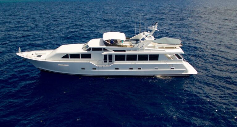 Yacht TURN LEFT By Broward 100 - Sistership