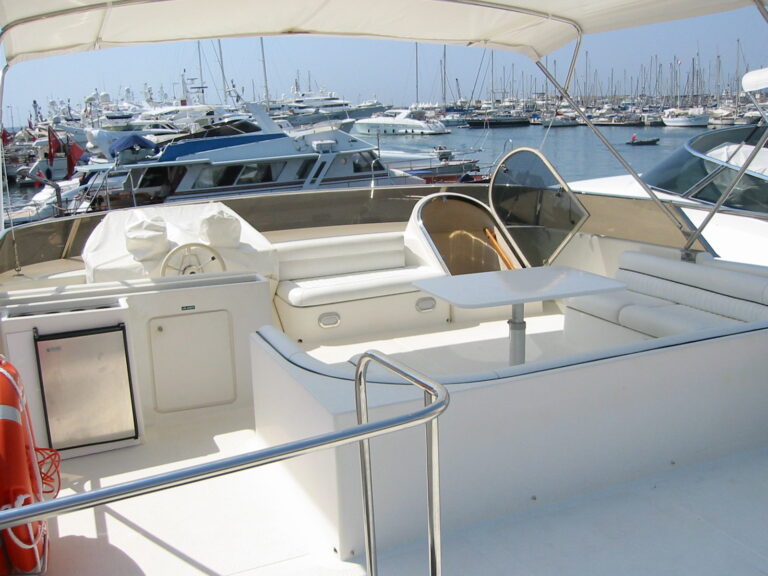 Yacht The Bridge -  Flybridge