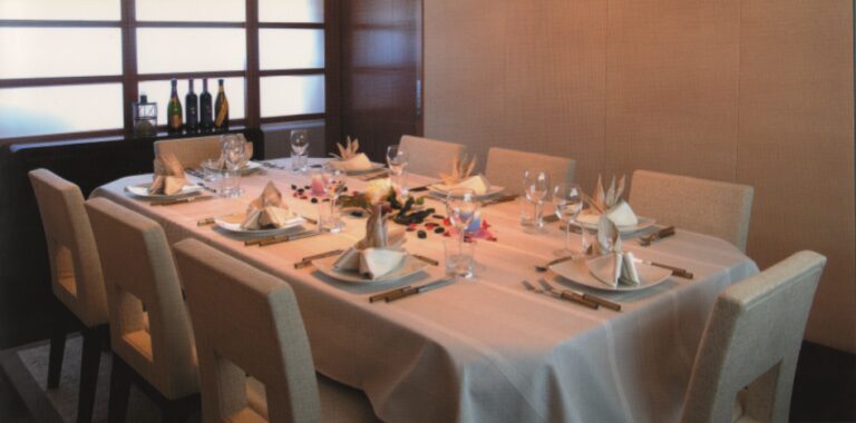 Yacht UNICA - Dining