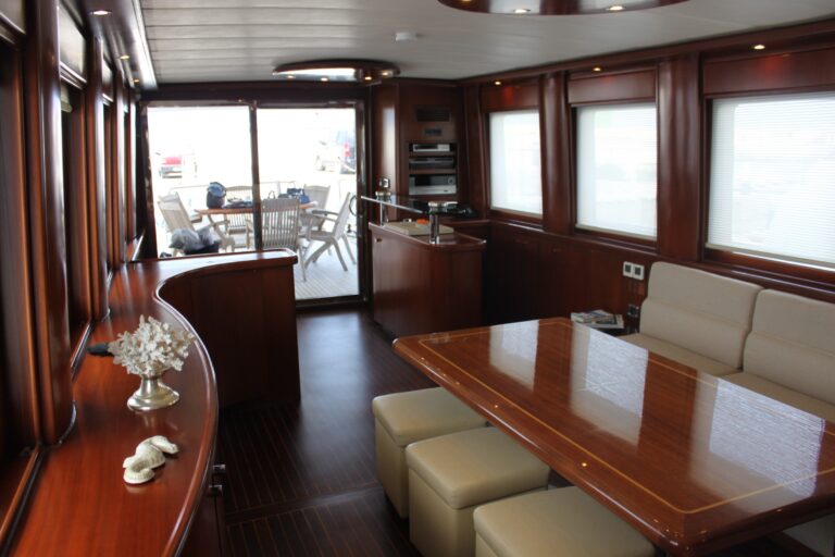 Yacht VANGUARD - Main Salon