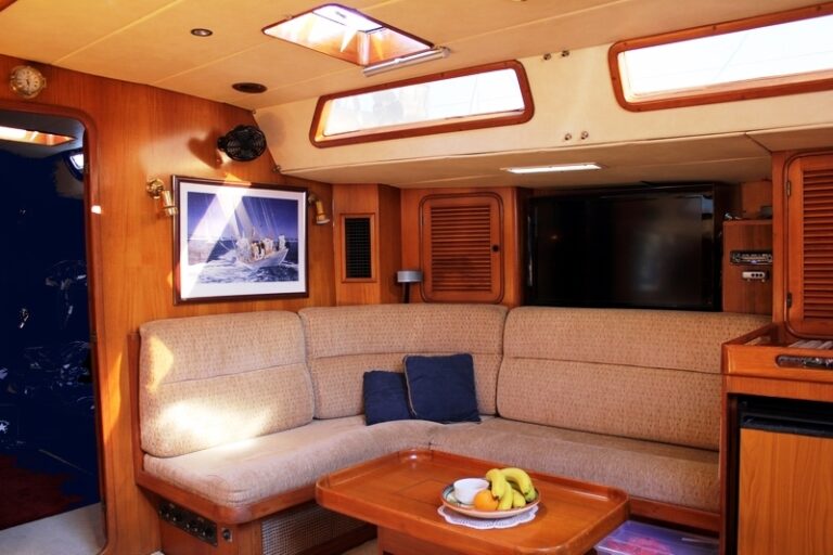 Yacht VIKING GIRL II -  Salon Seating