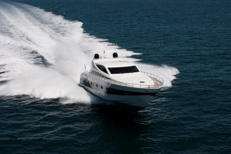 Yacht WELL DONE -  Cruising at speed