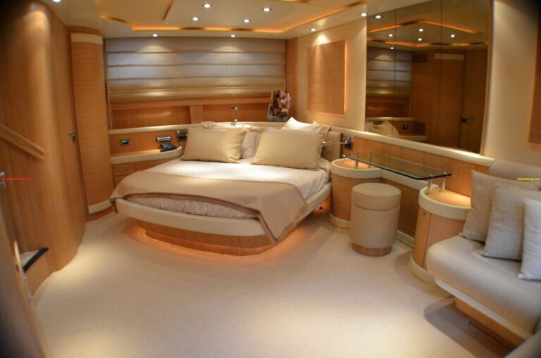 Yacht WELL DONE -  Master Cabin
