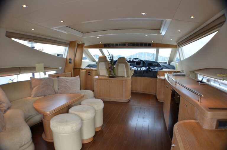 Yacht WELL DONE -  Salon