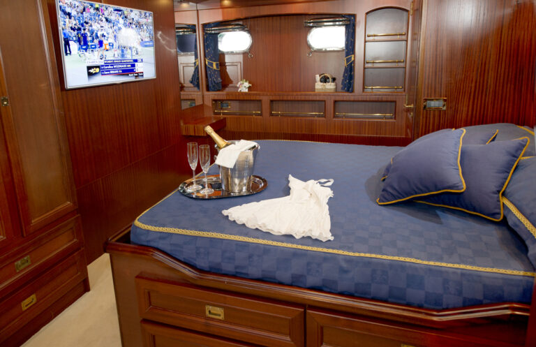 Yacht WOLF TWO - Owner Cabin