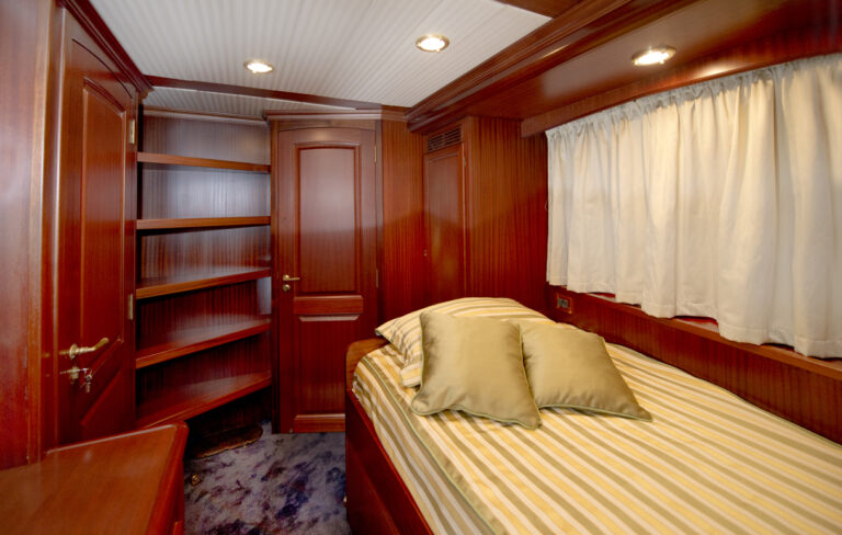 Yacht WOLF TWO - Single Cabin