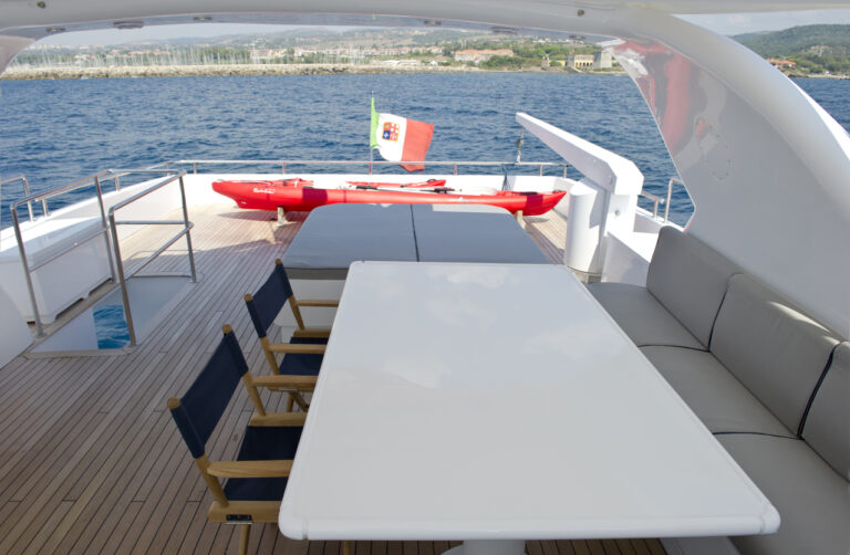 Yacht WOLF TWO - Sundeck Dining