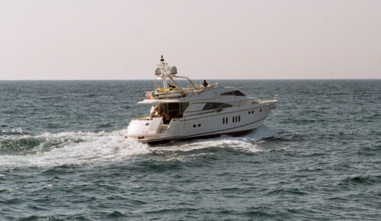 Yacht XCHE -  Cruising