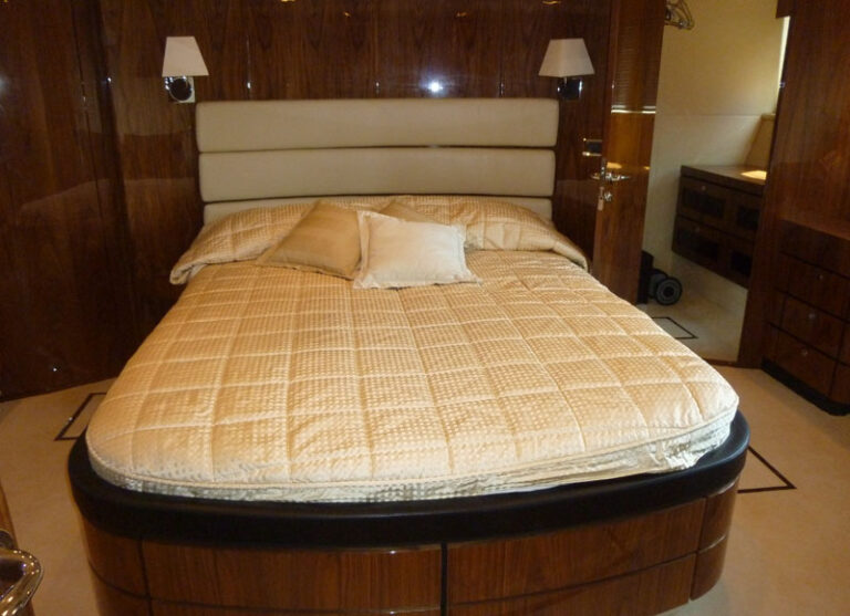 Yacht XCHE -  Master Cabin