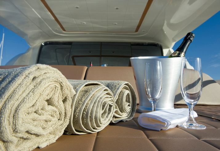 Yacht YUMI -  Aft Deck Sunpads