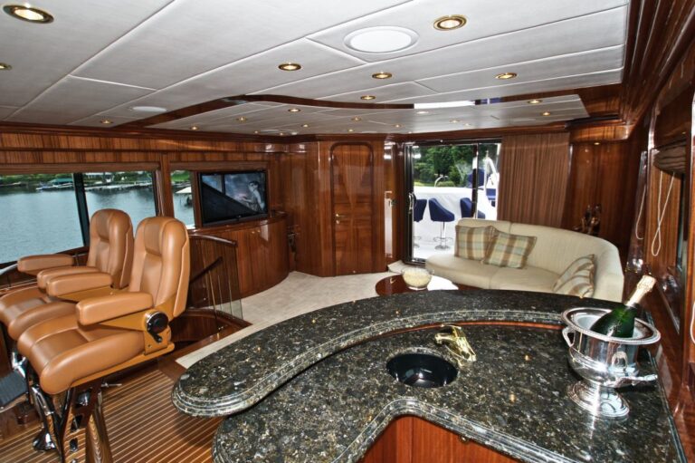 Yacht Yacht SEA YOU LATER Bar