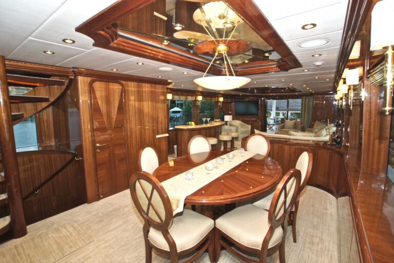 Yacht Yacht SEA YOU LATER Dining