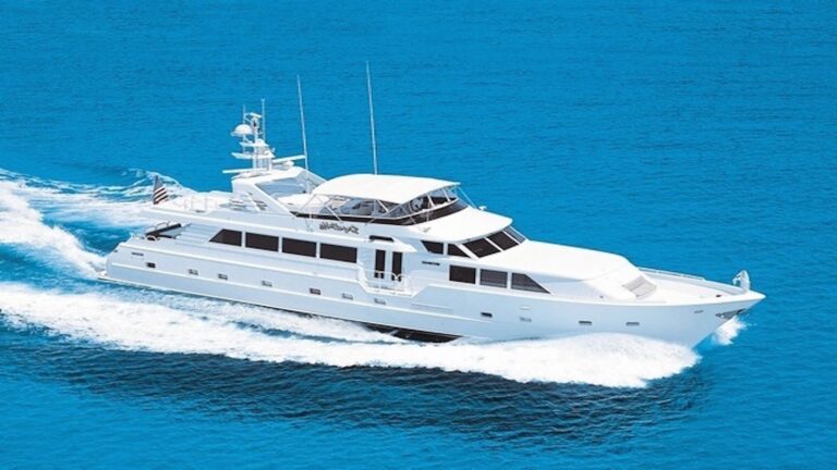 Yacht INSATIABLE