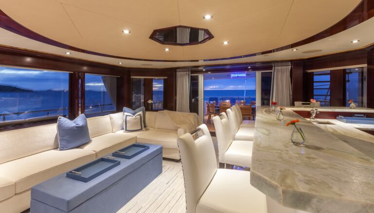 Skylounge aft