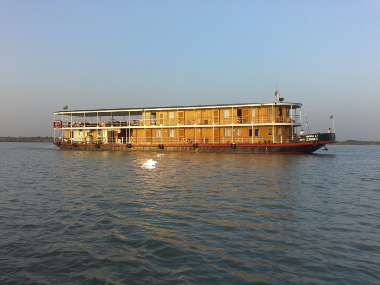 ZAWGYI River Yacht - On The River