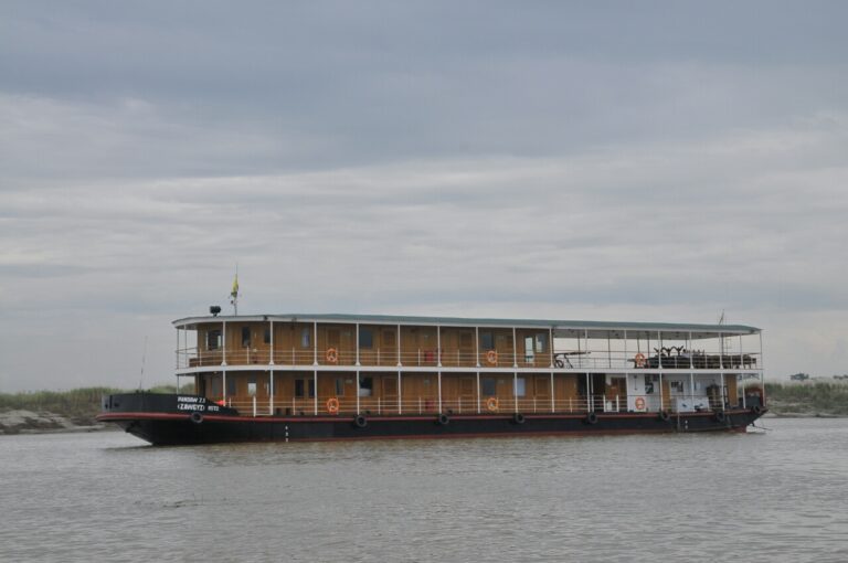 ZAWGYI River Yacht - Profile Shot