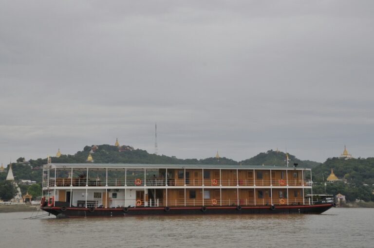 ZAWGYI River Yacht - Starboard View