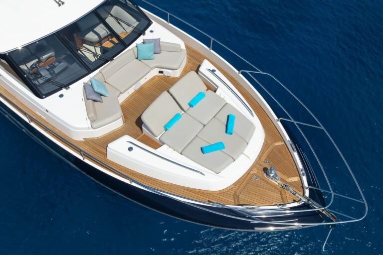 Foredeck Relaxation Area